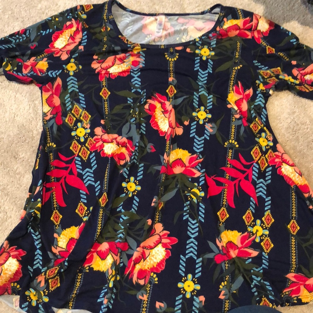 Lularoe L perfect t